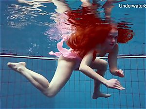 redhead Simonna demonstrating her figure underwater
